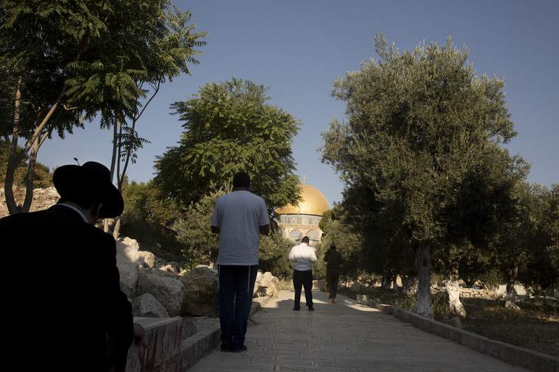 Jewish prayers held discreetly at contested Jerusalem shrine