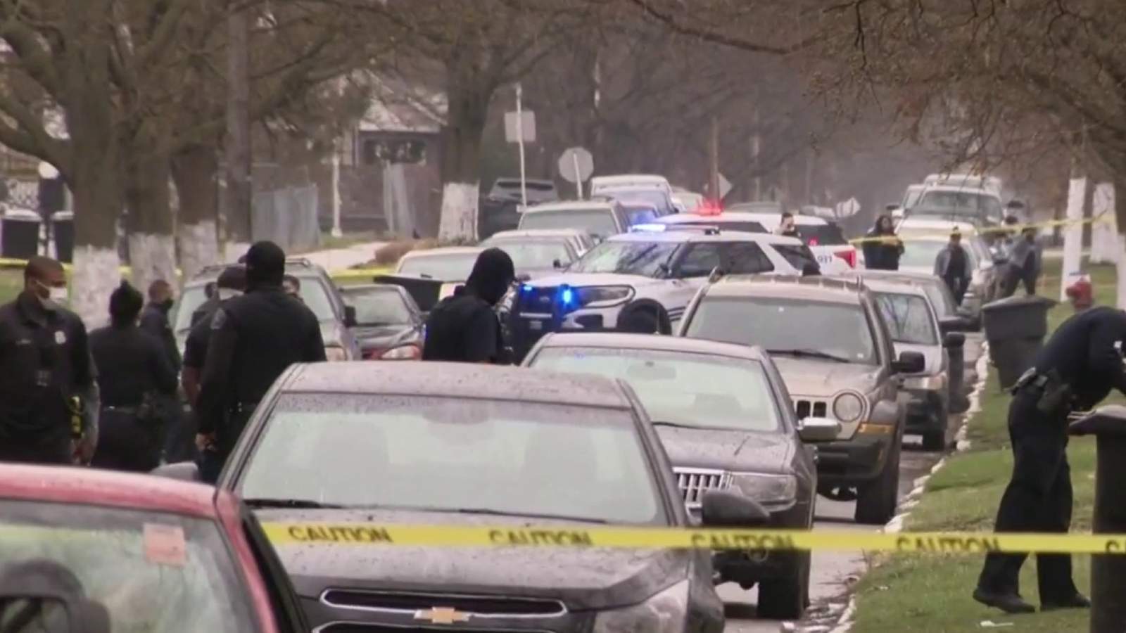 Detroit police search for 19-year-old in connection to triple shooting; 2 people dead