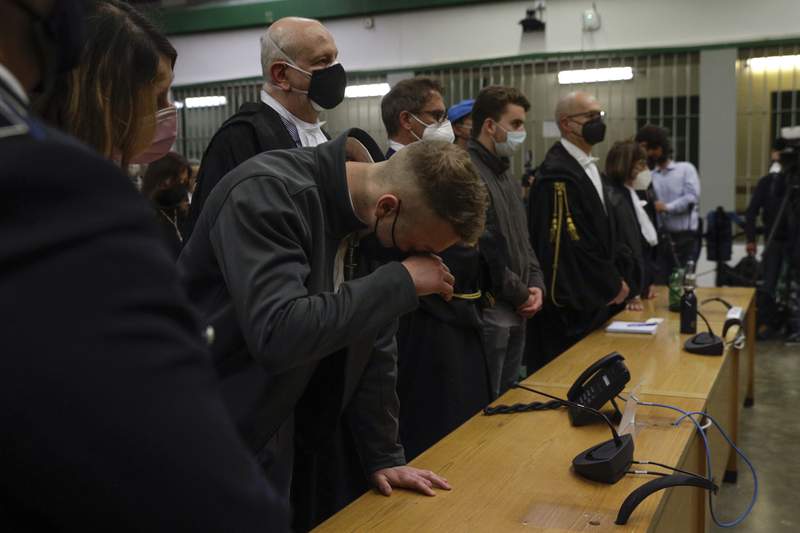Rome jury convicts 2 US friends in slaying of police officer