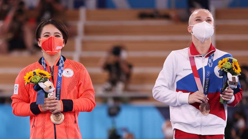 A bronze for both: Murakami, Melnikova tie for third in floor exercise final