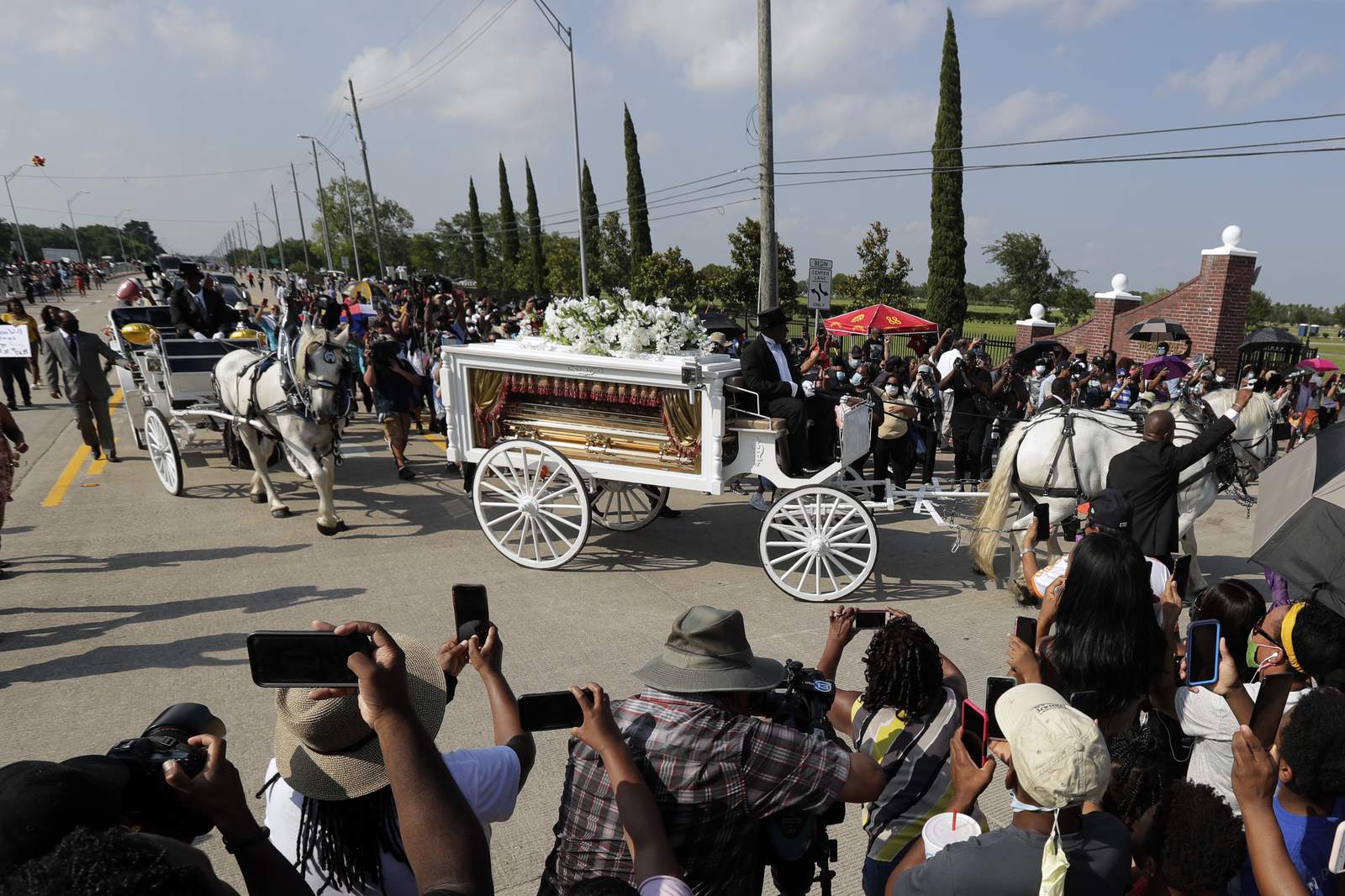 Documents show large police presence at George Floyd burial
