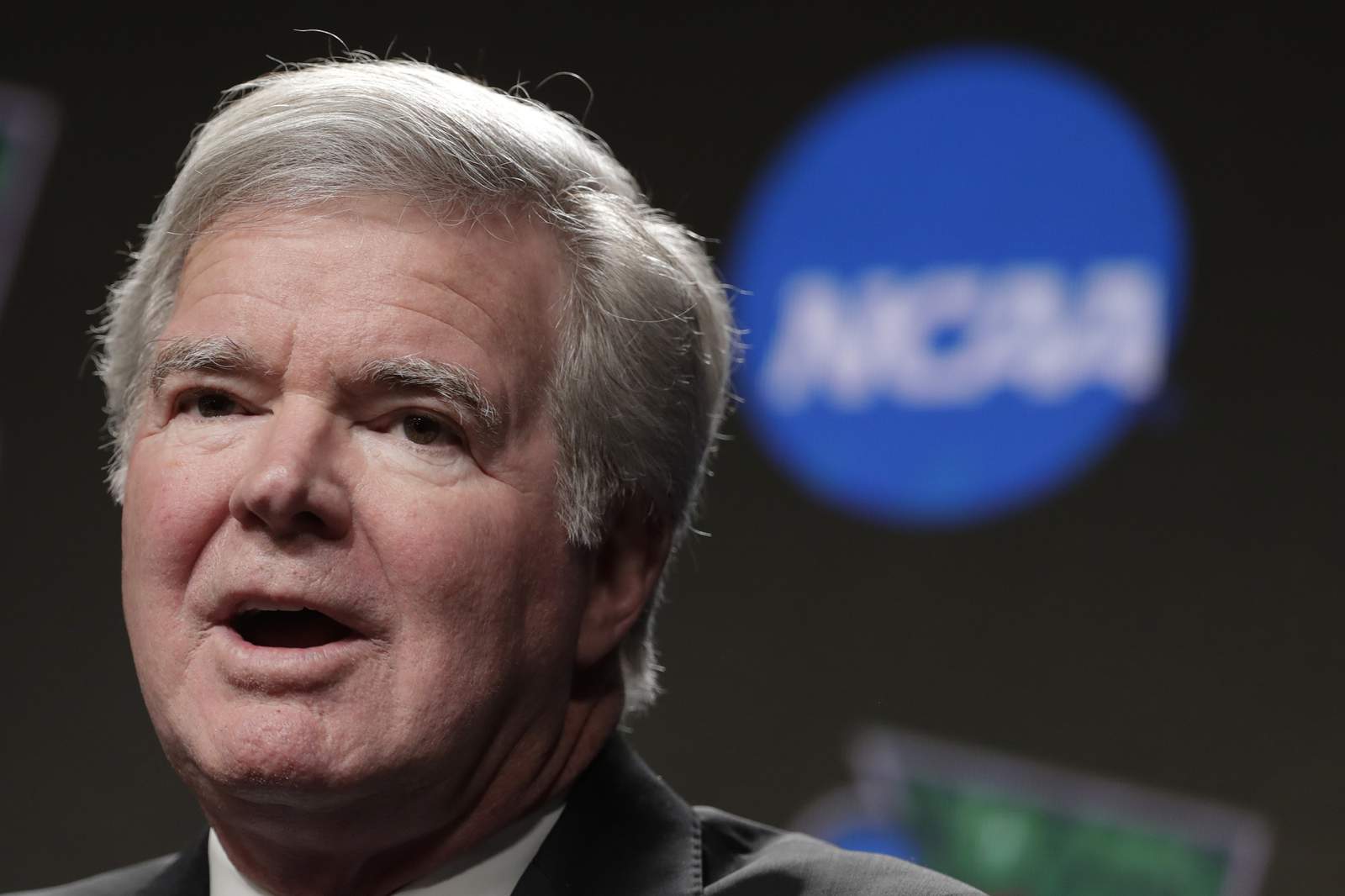 Emmert: NCAA still expecting to get pay issue done in '21