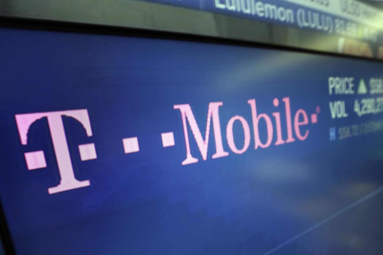 FCC calls hours-long T-Mobile service outage 'unacceptable'