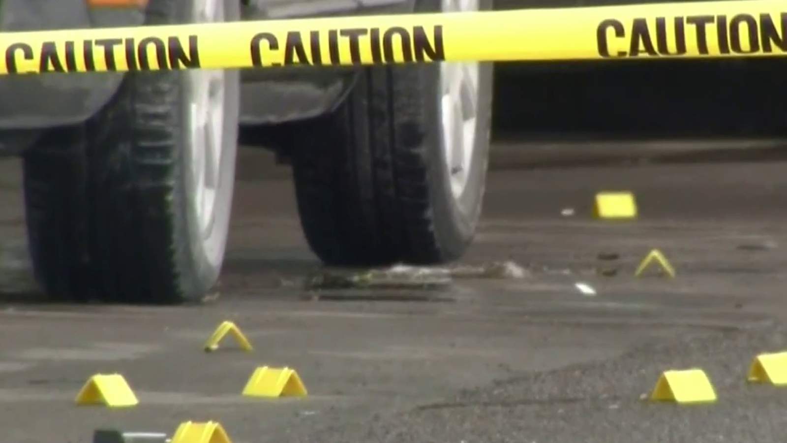 Man crashes car at Detroit gas station after being fatally wounded in a shootout