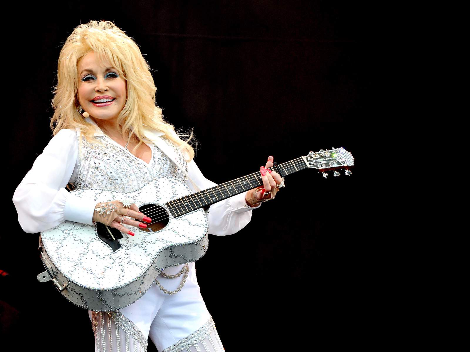 National treasure Dolly Parton will read bedtime stories to save parents everywhere