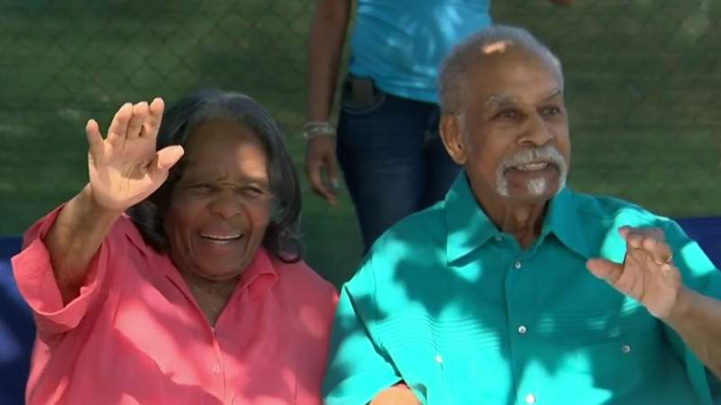 Southwest Detroit couple married for 75-years celebrates anniversary with honking parade