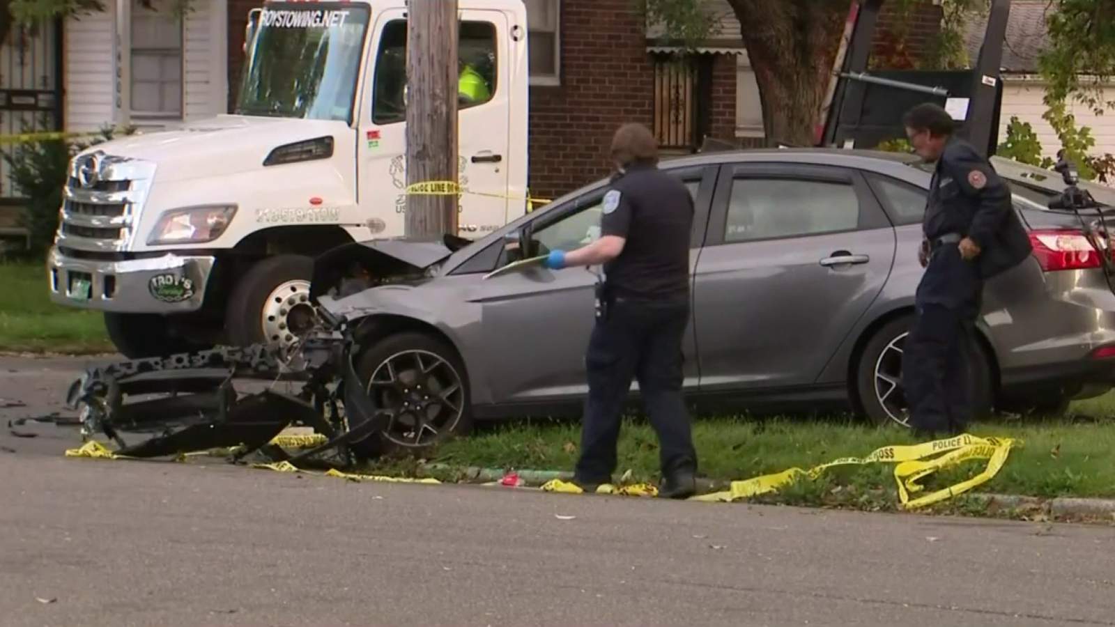 26-year-old man killed in rollover crash on Hoyt Street in Detroit