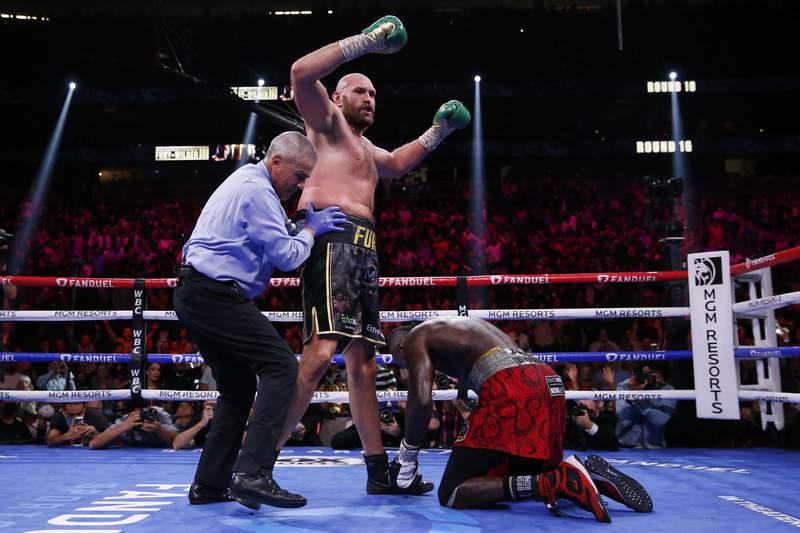 Fury stops Wilder in 11th in another heavyweight thriller