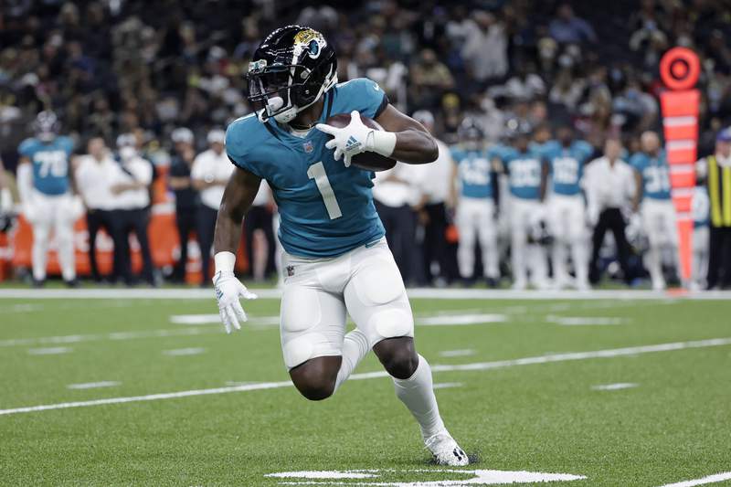 Jags RB Travis Etienne out for season following foot injury