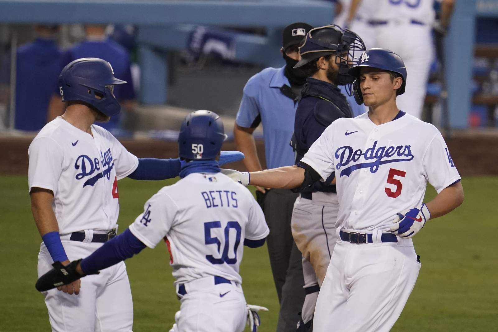 Seager brothers go deep, Dodgers rally past Mariners 11-9