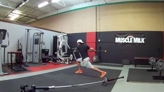 TNT CORE BAR rotational lunges