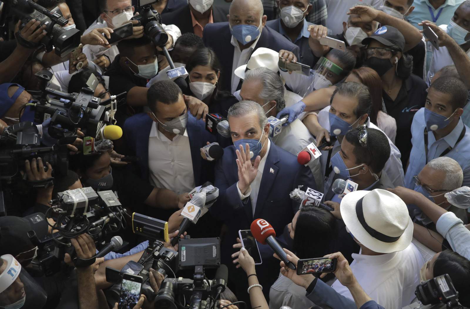 Dominican Republic chooses leader amid rising COVID-19 cases