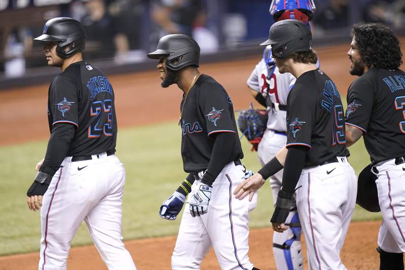 Marlins tie team mark with 11-run inning; Cubs 9th L in row