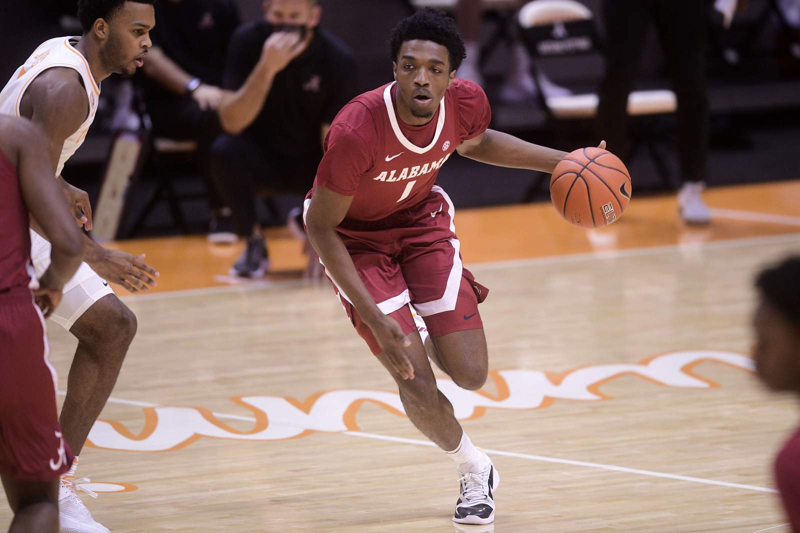 Alabama stuns No. 7 Tennessee 71-63 in physical battle