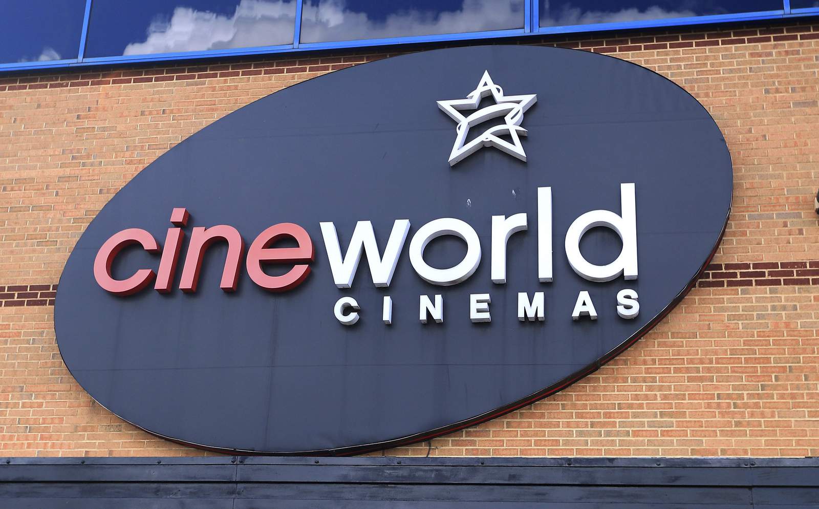 Cineworld may close US and UK theaters after Bond film delay