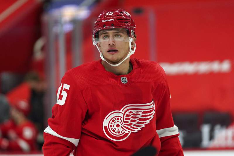 Red Wings waive Jakub Vrana in surprising move to clear roster
