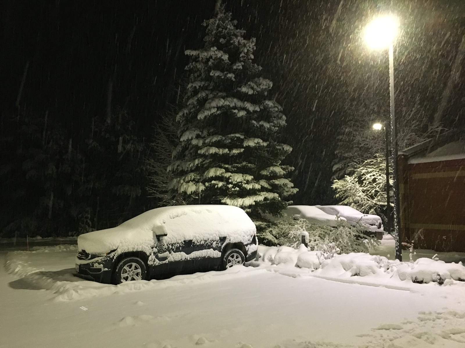Two October snowfall records broken as Marquette records 8 inches of snow Sunday