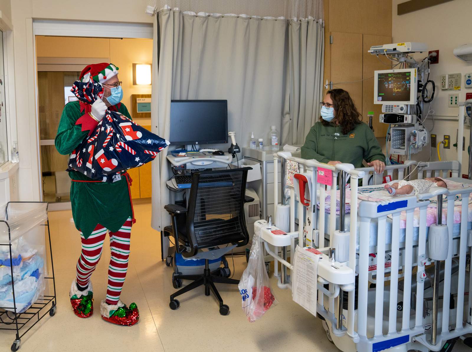 Pediatric patients in Ann Arbor experience ‘bedside toy store’ ahead of Christmas