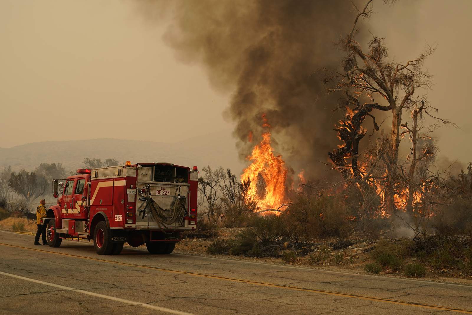 Desert communities told to evacuate as winds stoke flames