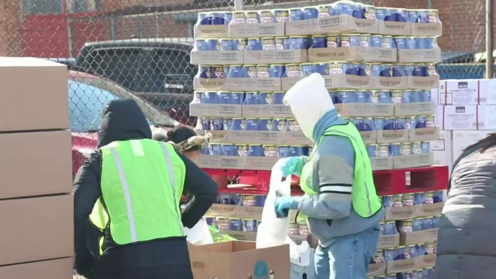 Fiat Chrysler employee gives food to 700 familes in need