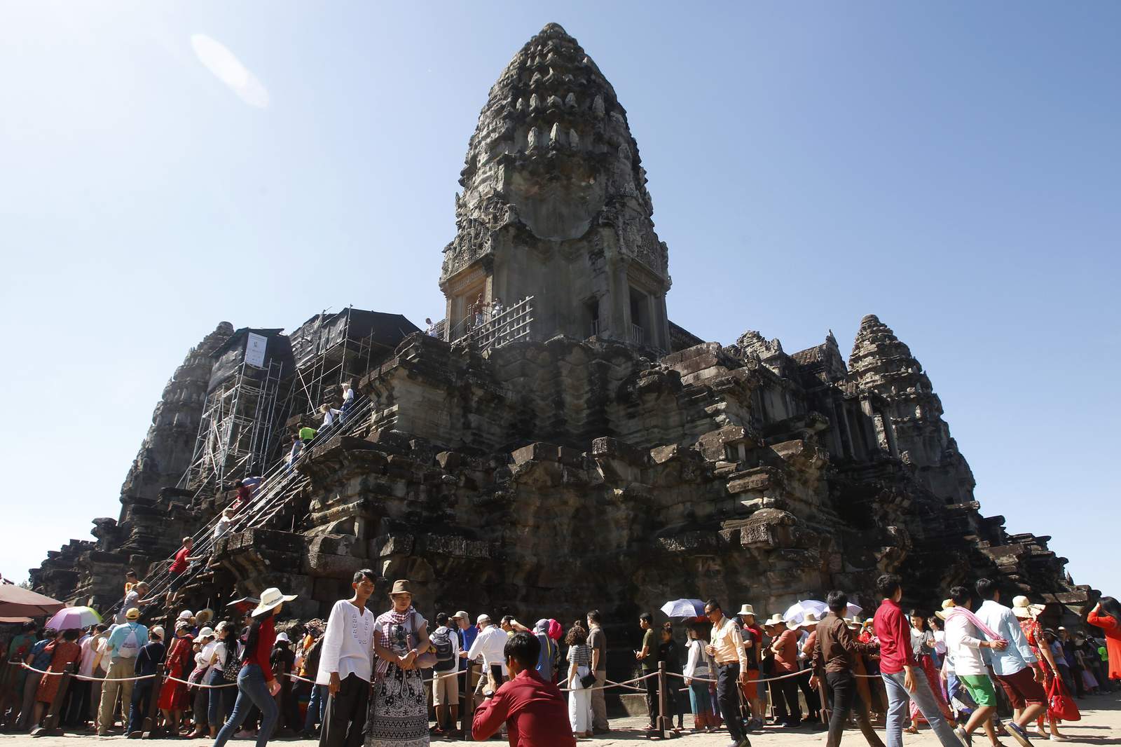 Cambodia's Angkor site shut for 2 weeks to curb coronavirus