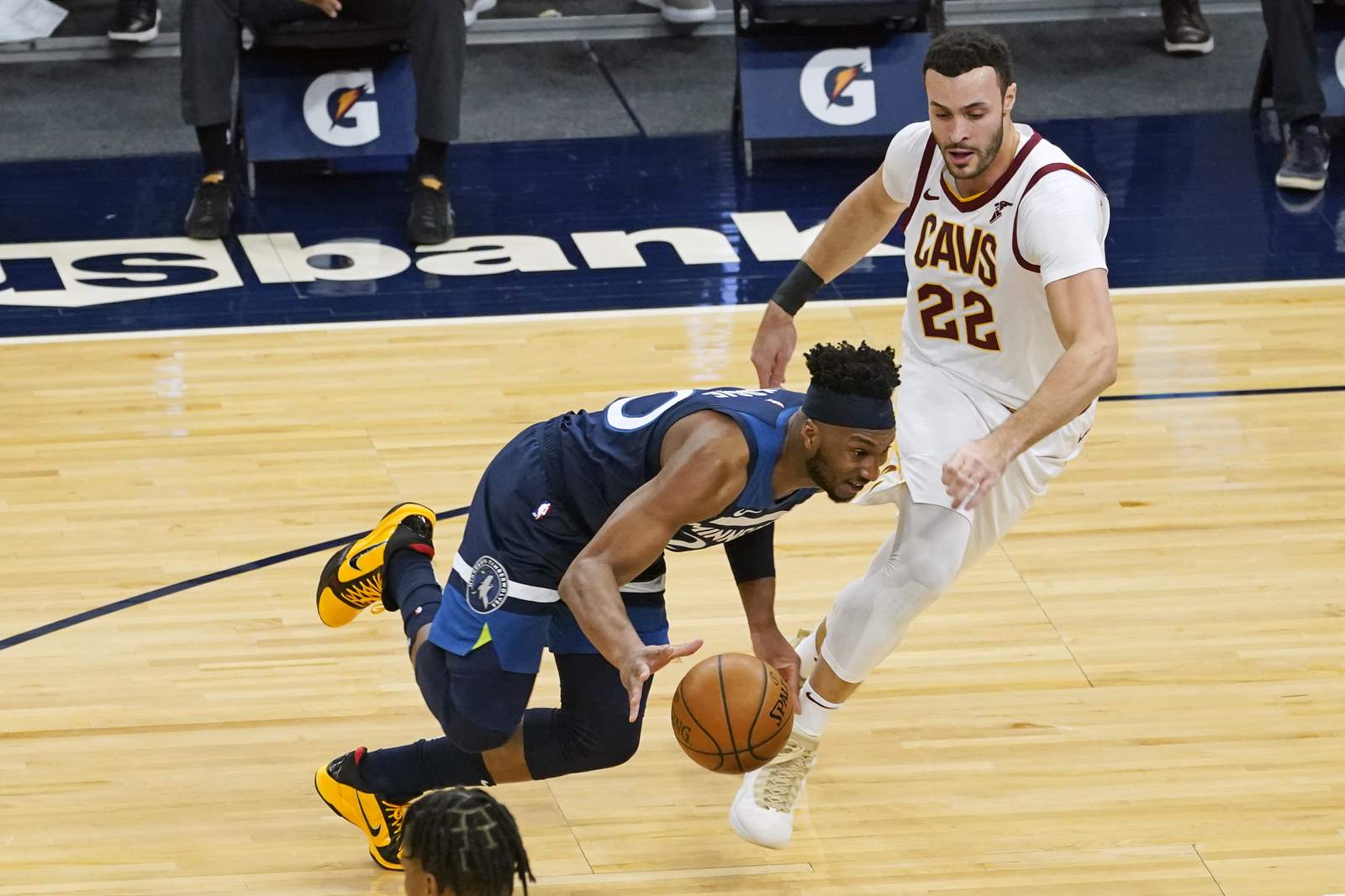Cavaliers F Nance out up to 6 weeks with broken left hand