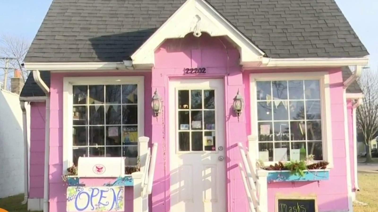 Find fun trinkets and gifts at this cute, colorful store