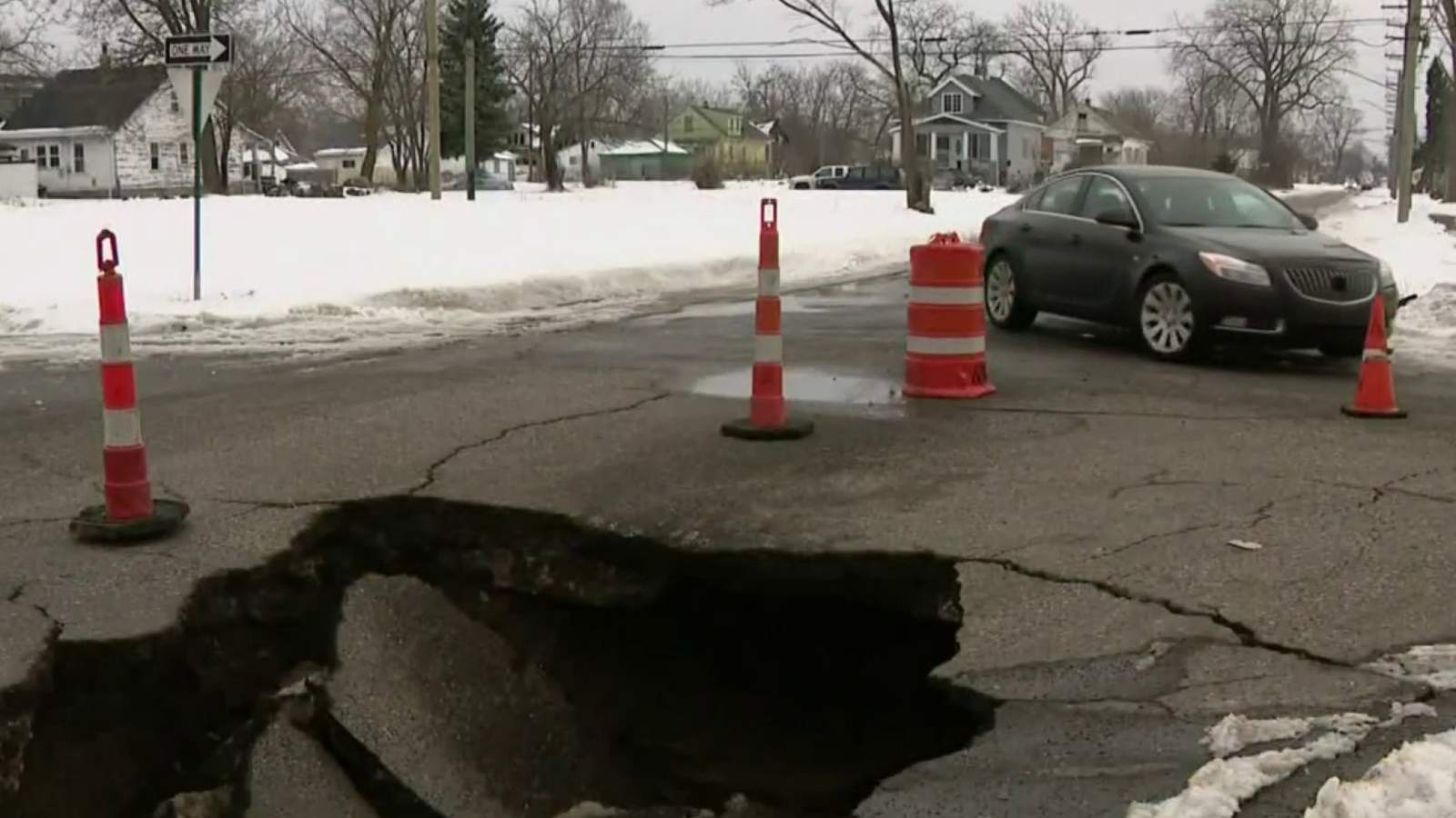 Water main break causes sinkhole on Detroit’s east side