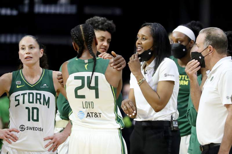 WNBA game recaps: Fever drop game to Storm while Sky pick up win against Lynx