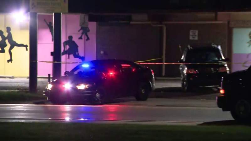 4 people shot outside roller rink on Detroit’s west side