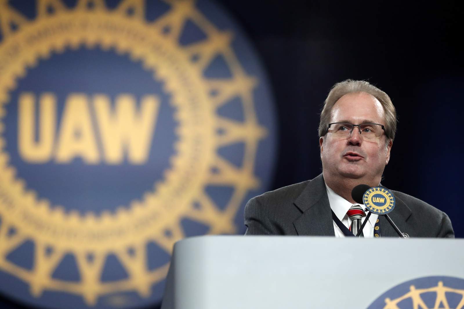Auto workers chief, prosecutor to discuss reforming union