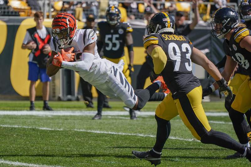 Pickett's patience, poise help fuel Steelers' late surge