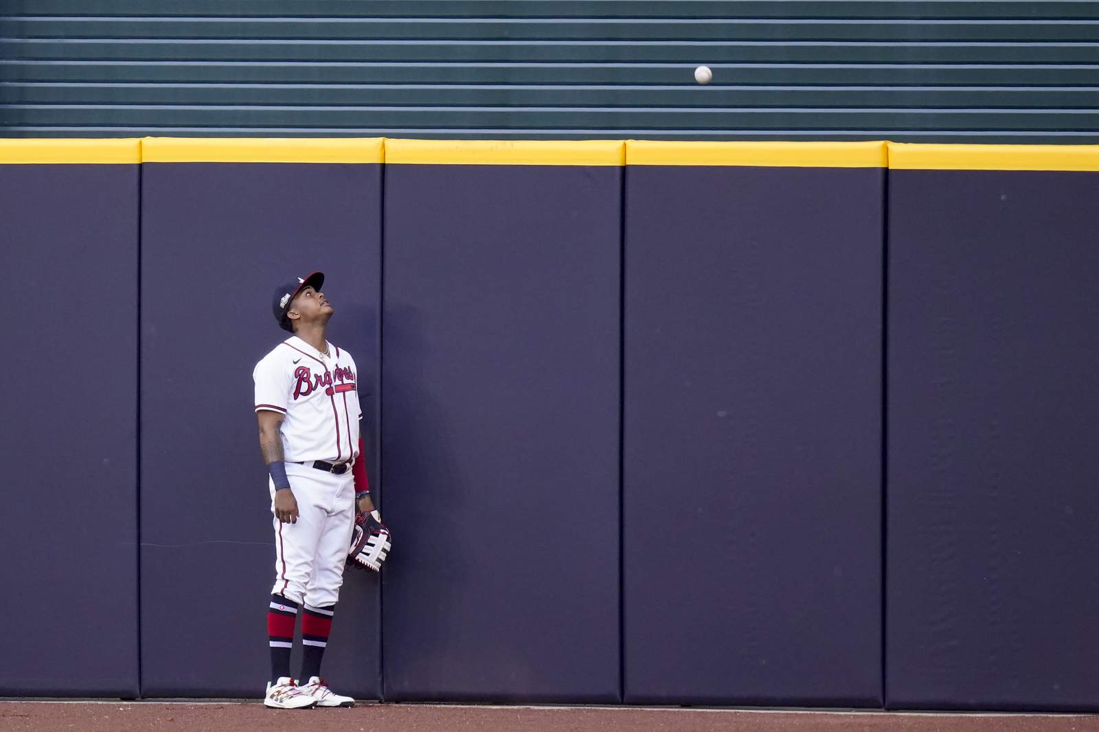 Braves' 1st playoff loss a doozy, 15-3 to LA in NLCS Game 3