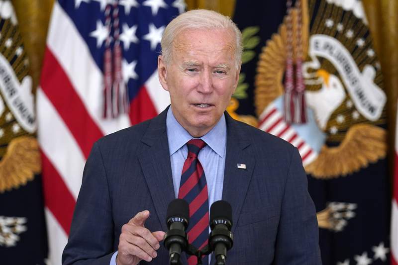 Biden chides Republican governors who resist vaccine rules