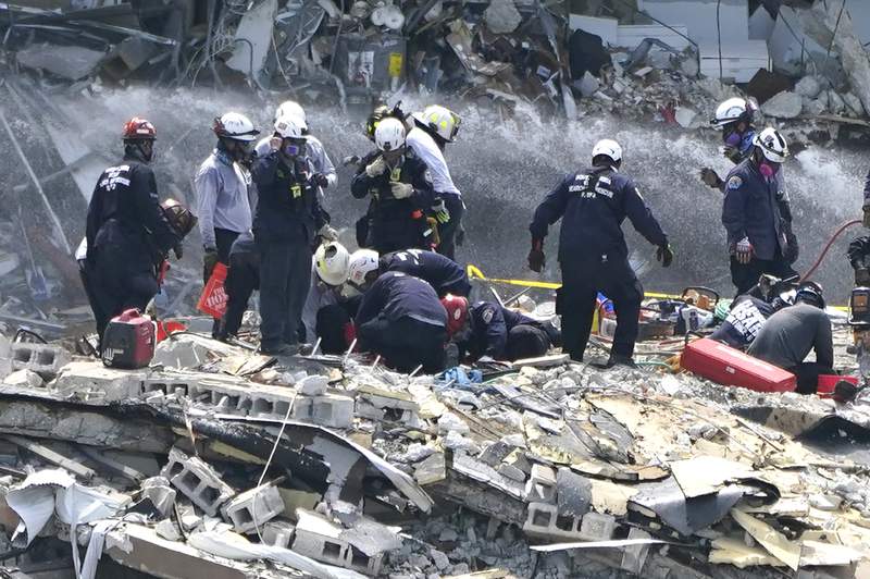 Crews at collapse site find body, raising death toll to five