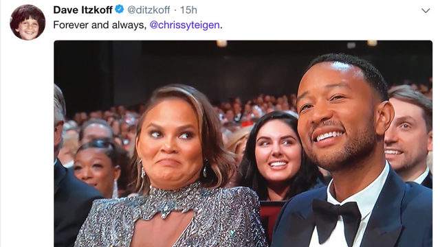 Chrissy Teigen Wins The Internet With Another Awkward Face Awards Show Meme