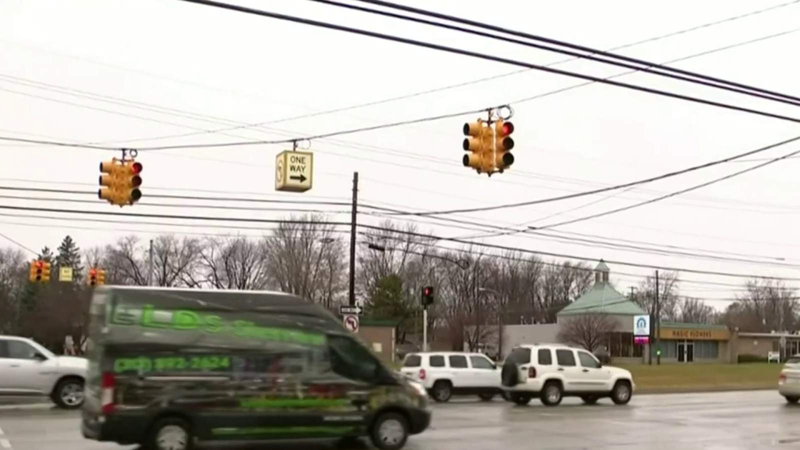 Warren neighborhood worried about traffic light removal as part of massive Mound Road rebuild