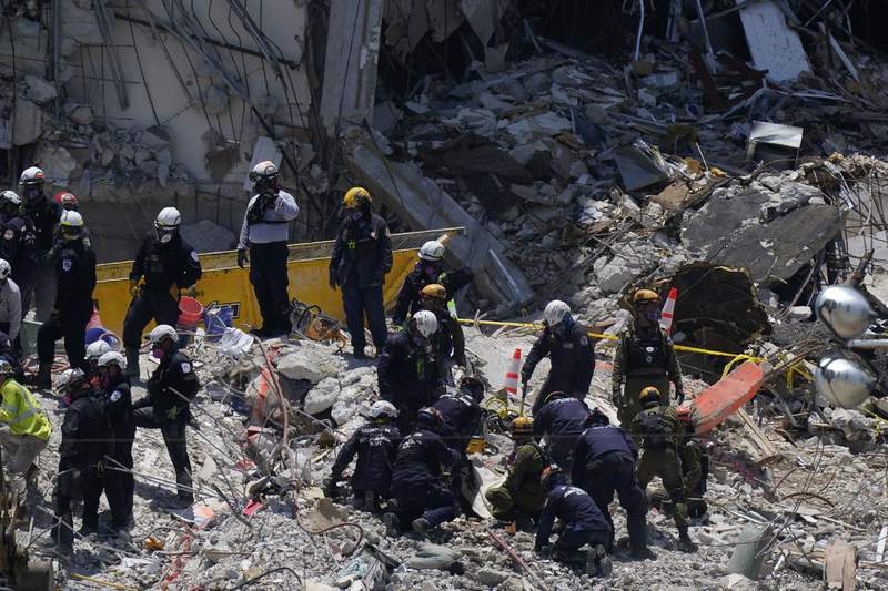 Fewer people missing in collapse; nearby tower is evacuated