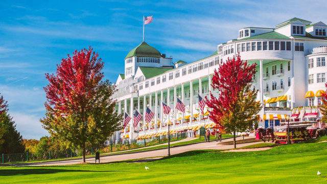 Mackinac Island S Grand Hotel Offers Special Package In Celebration Of Fall
