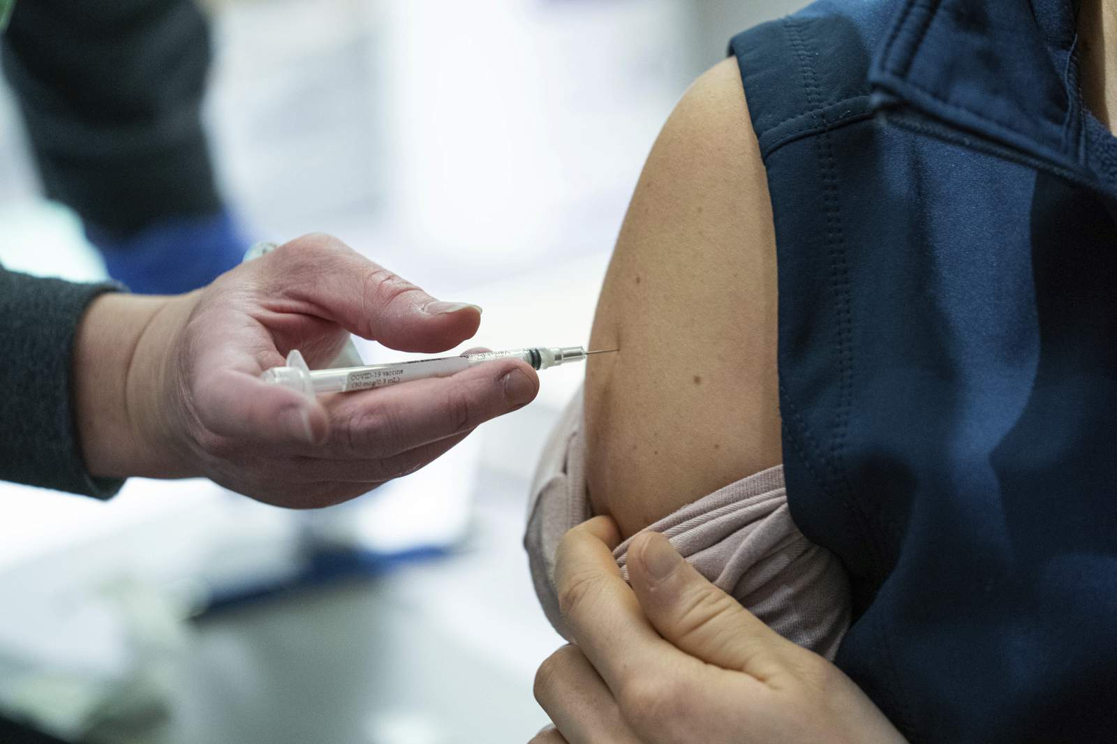 The Latest: Alaska reports 2nd adverse reaction to vaccine