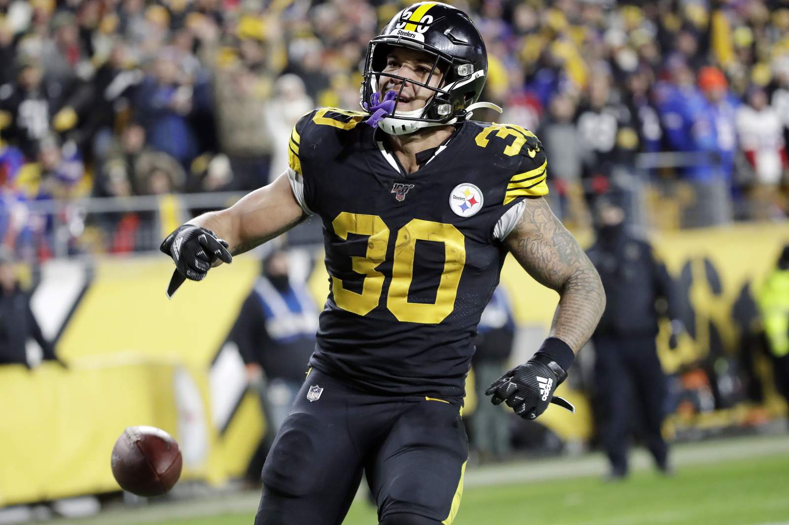 Steelers RB Conner focusing on present, not uncertain future