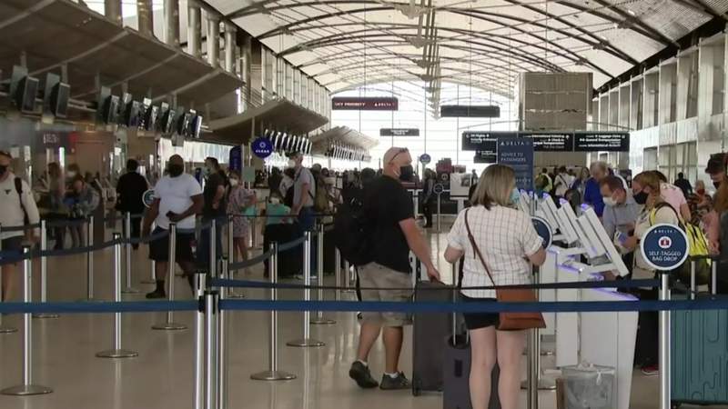 Airports across the US experience severe staff shortages that could lead to travel delays