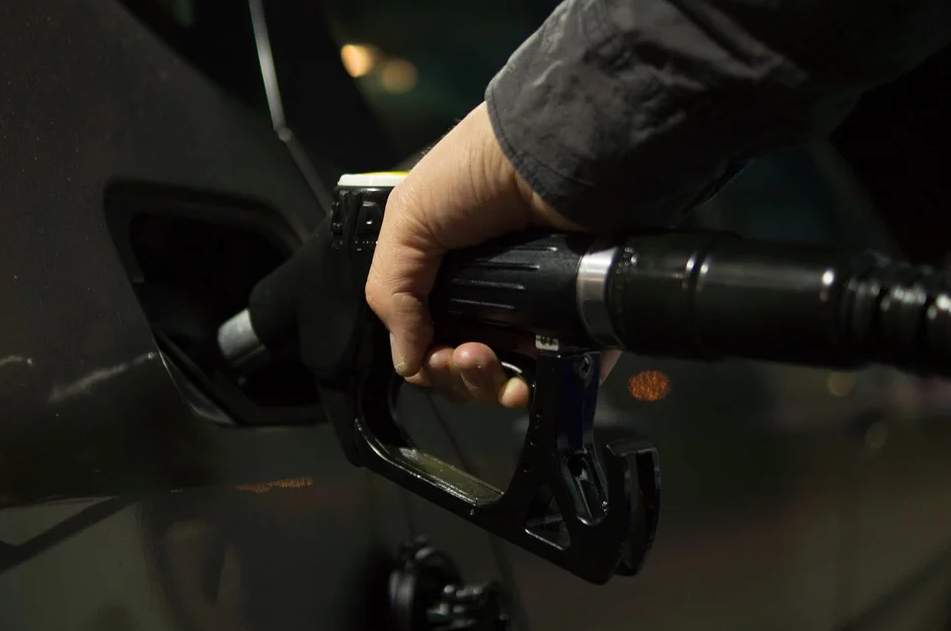 Average gas prices reach $2.13 in Michigan, 5 cents less than previous month