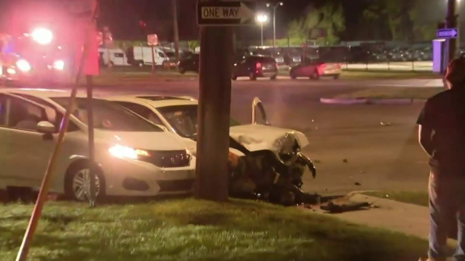 Shootout in Detroit leads to vehicle crash on Outer Drive and Mound Road