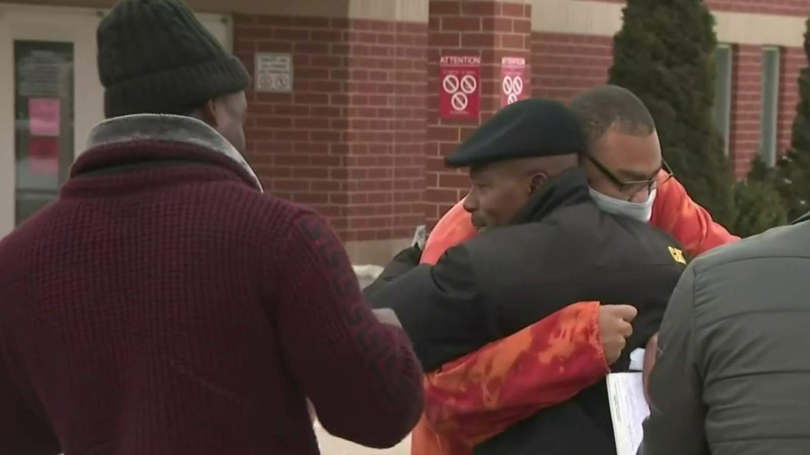 Detroit man released from prison after judge dismisses charges in 1994 murder conviction