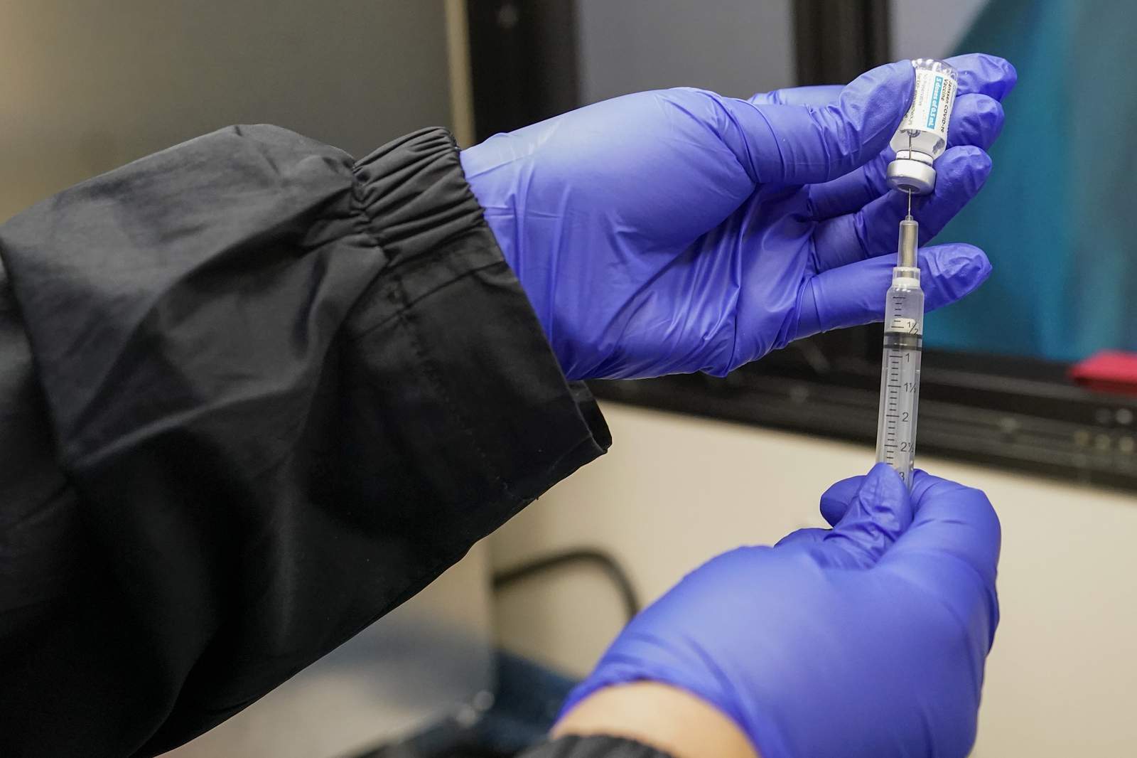 Michigan launches mobile COVID vaccine clinics in Detroit, Hamtramck