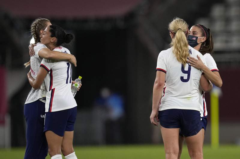 US women lose in soccer, win in volleyball, basketball