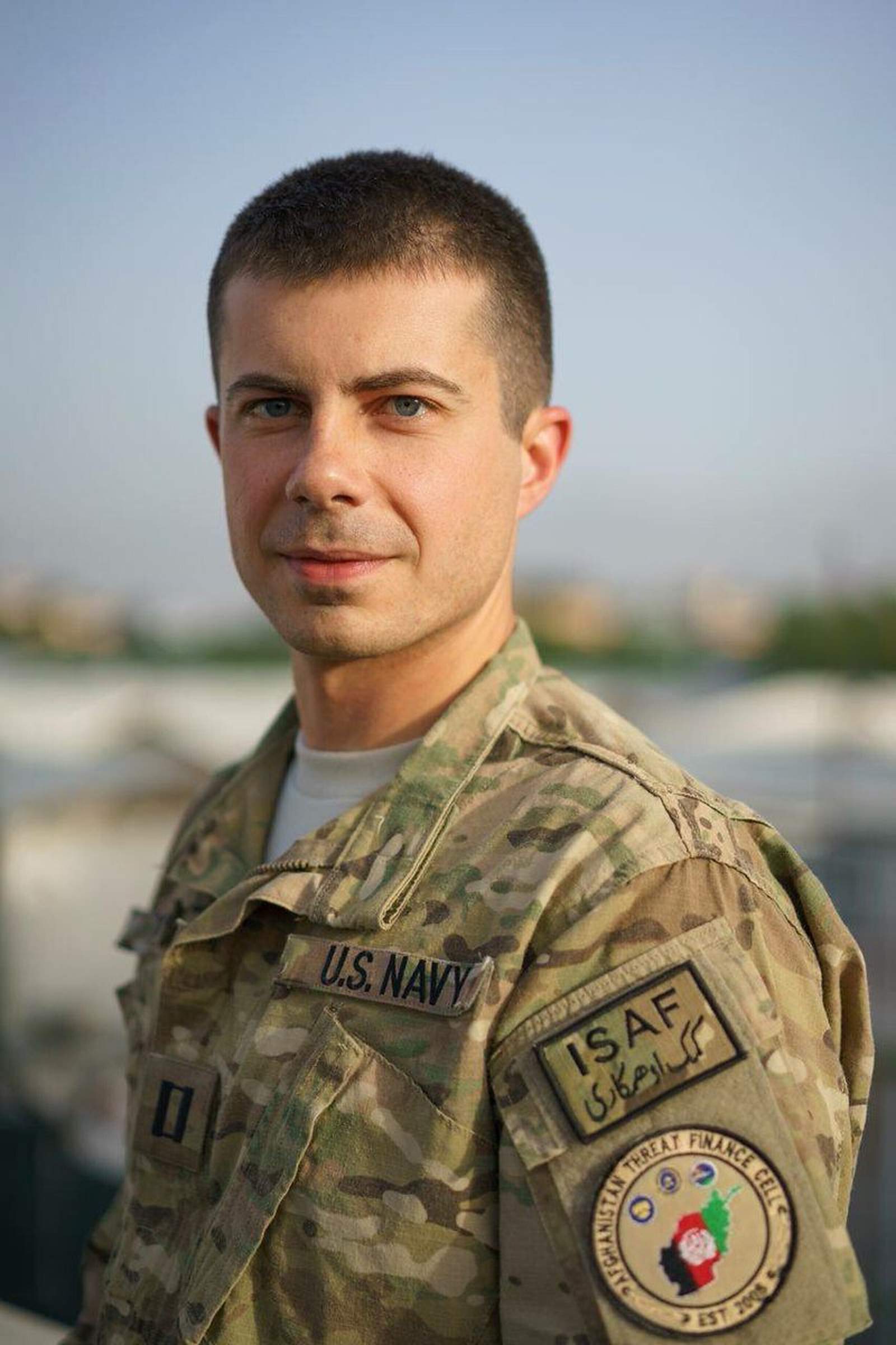 Buttigieg touts military service, wary of overstating role