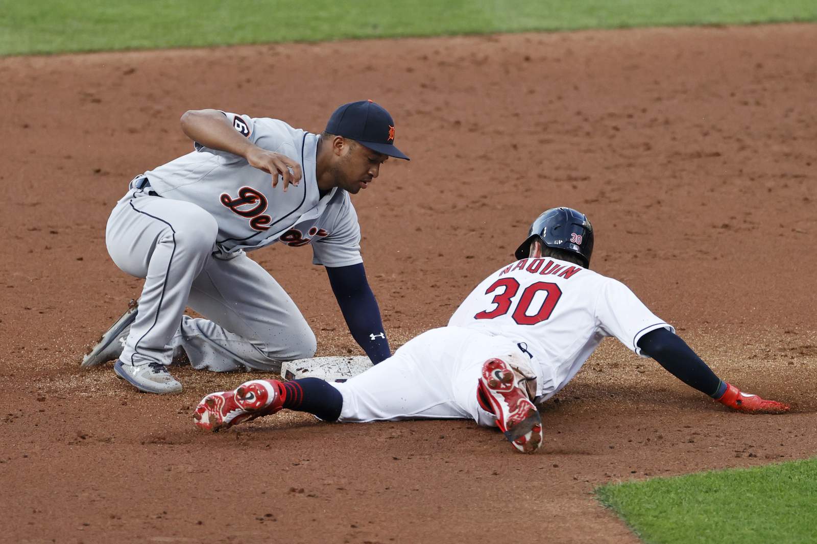 Detroit Tigers resign second baseman Jonathan Schoop to one-year deal
