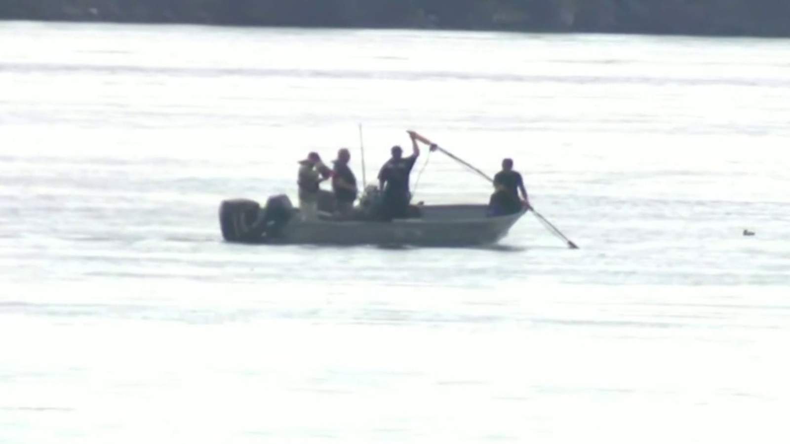 Both boaters missing in Detroit River found
